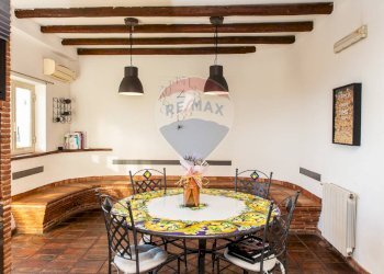 Sala da pranzo - Appartamento via belvedere
 
18, San Giovanni la Punta - foto 17