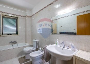 Bagno - Appartamento VIA MARIO SCELBA
 
4, Caltagirone - foto 7