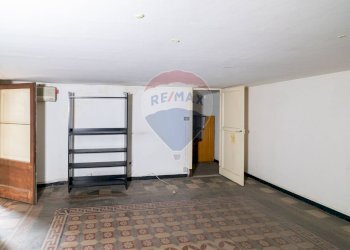 Stanza vuota - Quadrilocale Via Suor Maria Mazzarello
 
42, Catania - foto 25