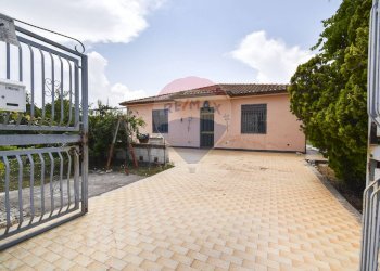 Casa all\'aperto - Casa indipendente Via Dell' Euforbia
 
11, Catania - foto 2