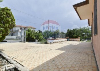 Terrazza - Casa indipendente Via Dell' Euforbia
 
11, Catania - foto 3