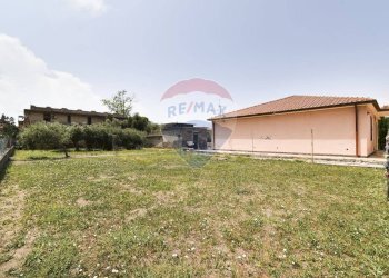 Giardino - Casa indipendente Via Dell' Euforbia
 
11, Catania - foto 5