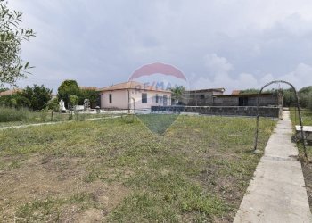 Giardino - Casa indipendente Via Dell' Euforbia
 
11, Catania - foto 14