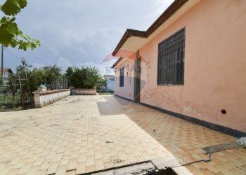 Terrazza - Casa indipendente Via Dell' Euforbia
 
11, Catania - foto 17