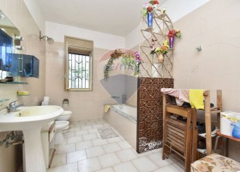 Bagno - Casa indipendente Via Dell' Euforbia
 
11, Catania - foto 38