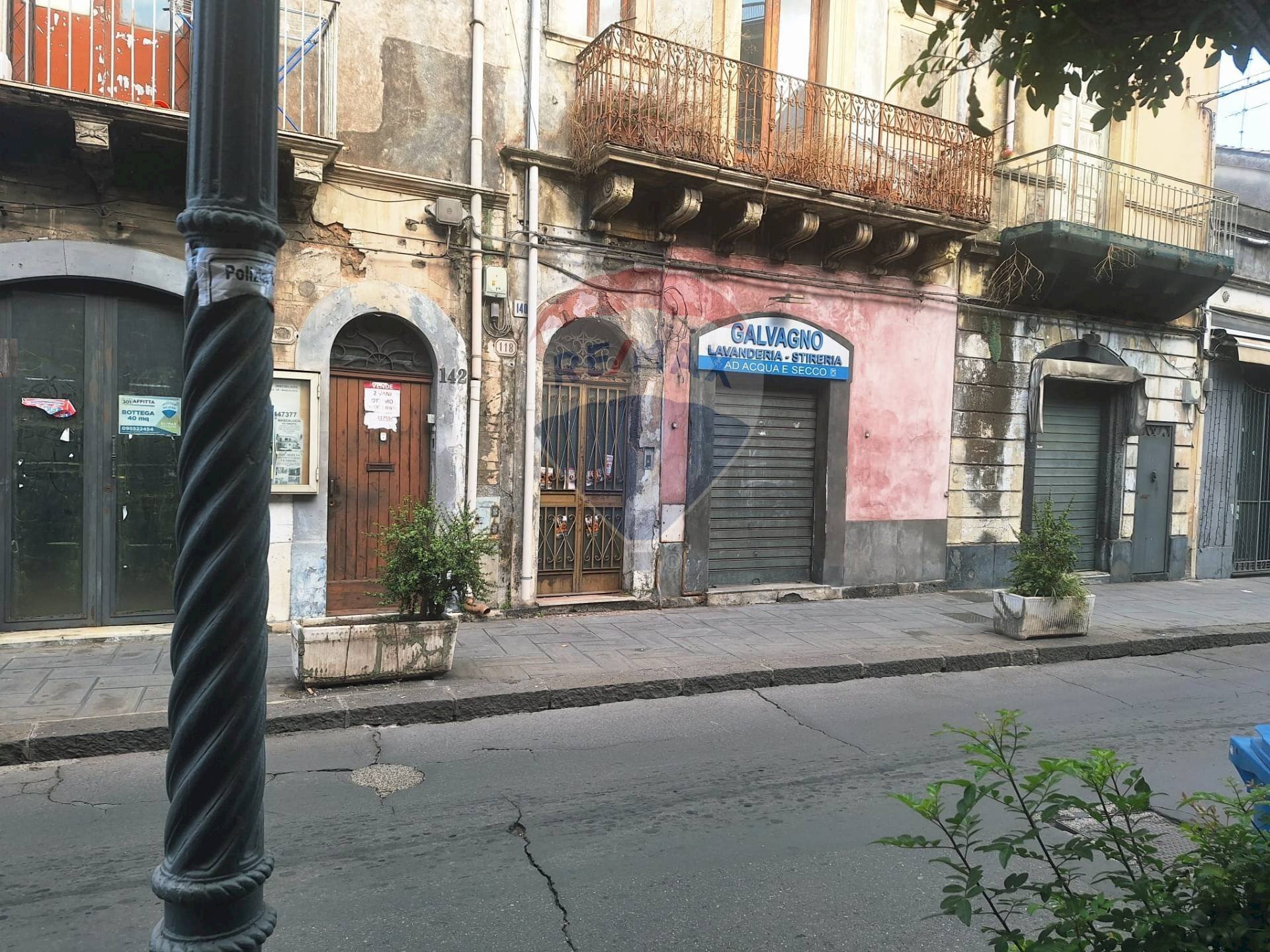 Edificio all\'aperto - Commercial Activity via Etnea
 
138, Mascalucia - photo 3