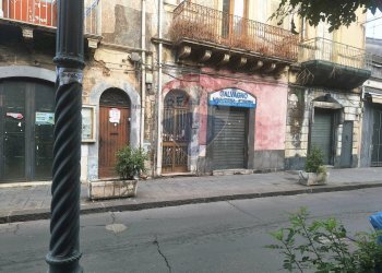Edificio all\'aperto - Commercial Activity via Etnea
 
138, Mascalucia - photo 3