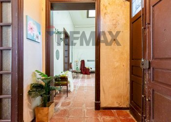 Hall / corridoio - Apartment Viale Vittorio Veneto
 
12, Catania - photo 4