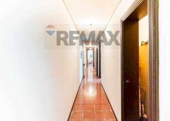 Hall / corridoio - Apartment Viale Vittorio Veneto
 
12, Catania - photo 31