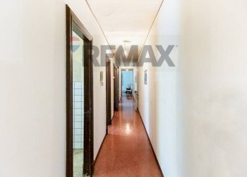 Hall / corridoio - Apartment Viale Vittorio Veneto
 
12, Catania - photo 32