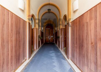 Hall / corridoio - Apartment Viale Vittorio Veneto
 
12, Catania - photo 91