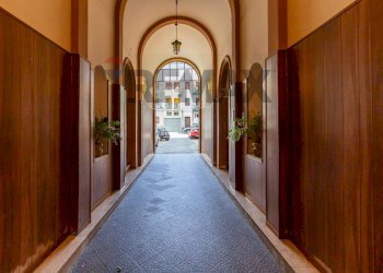 Hall / corridoio - Apartment Viale Vittorio Veneto
 
12, Catania - photo 92