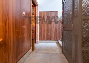 Hall / corridoio - Apartment Viale Vittorio Veneto
 
12, Catania - photo 93