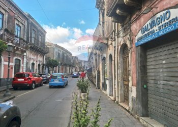 Edificio all\'aperto - Commercial Activity via Etnea
 
138, Mascalucia - photo 2