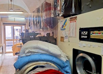 Camera / camera da letto - Commercial Activity via Etnea
 
138, Mascalucia - photo 5