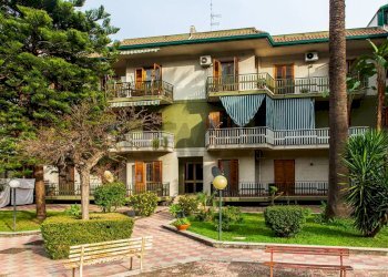 Casa all\'aperto - Appartamento via petralia
 
115, Aci Catena - foto 2