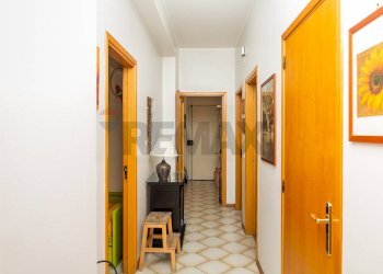 Hall / corridoio - Appartamento via petralia
 
115, Aci Catena - foto 29