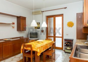 Sala da pranzo - Appartamento via petralia
 
115, Aci Catena - foto 30