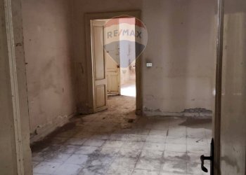 Stanza vuota - Locale Commerciale Via Francesco Crispi
 
49/51, Mascali - foto 9