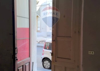 Stanza vuota - Locale Commerciale Via Francesco Crispi
 
49/51, Mascali - foto 12