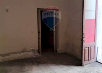 Stanza vuota - Locale Commerciale Via Francesco Crispi
 
49/51, Mascali - foto 13