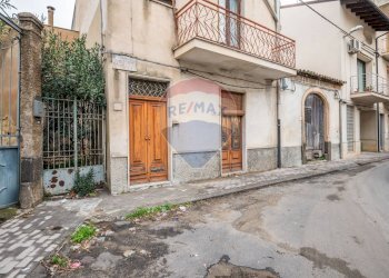 Edificio all\'aperto - Casa indipendente via Vittorio Veneto
 
237, Grammichele - foto 2