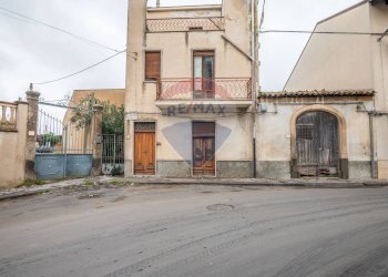 Edificio all\'aperto - Casa indipendente via Vittorio Veneto
 
237, Grammichele - foto 3