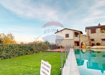 Piscina - Bilocale Borgo Jacopone
 
18, Collazzone - foto 16