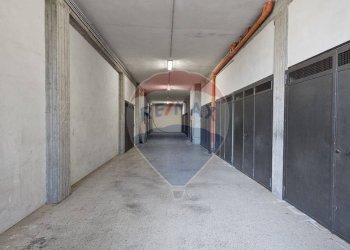 Hall / corridoio - Warehouse Via del Bosco
324, Catania - photo 8