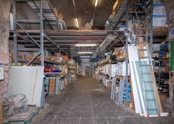 Dispensa di stoccaggio - Locale Commerciale Piazza Duca di Genova
 
9, Catania - foto 2