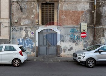 Edificio all\'aperto - Locale Commerciale Piazza Duca di Genova
 
9, Catania - foto 1