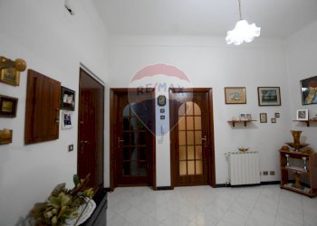 Hall / corridoio - Three-room apartment VIA AMALFI
 
3, Savona - photo 38