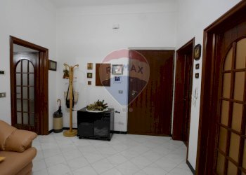 Hall / corridoio - Three-room apartment VIA AMALFI
 
3, Savona - photo 40