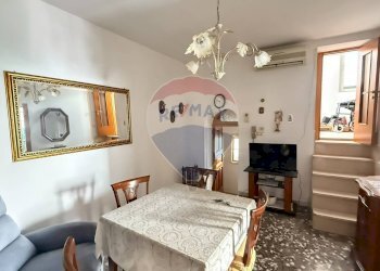 Sala da pranzo - Appartamento Via Fontana
 
17, Vieste - foto 1