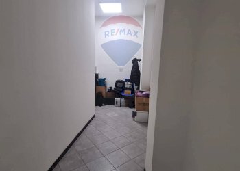 Hall / corridoio - Commercial Premises Catullo
 
8, Busto Arsizio - photo 14