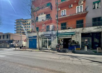 Edificio all\'aperto - Negozio Via Bernardo Cavallino
 
63A, Napoli - foto 2