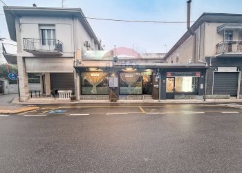 Edificio all\'aperto - Locale Commerciale VIA CROCEFISSO
 
33, Tradate - foto 18