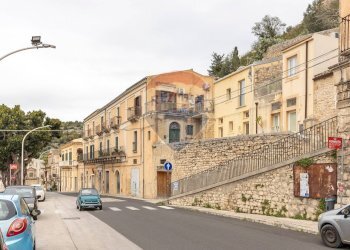 Edificio all\'aperto - Quadrilocale Via Calamezzana
 
1, Modica - foto 2