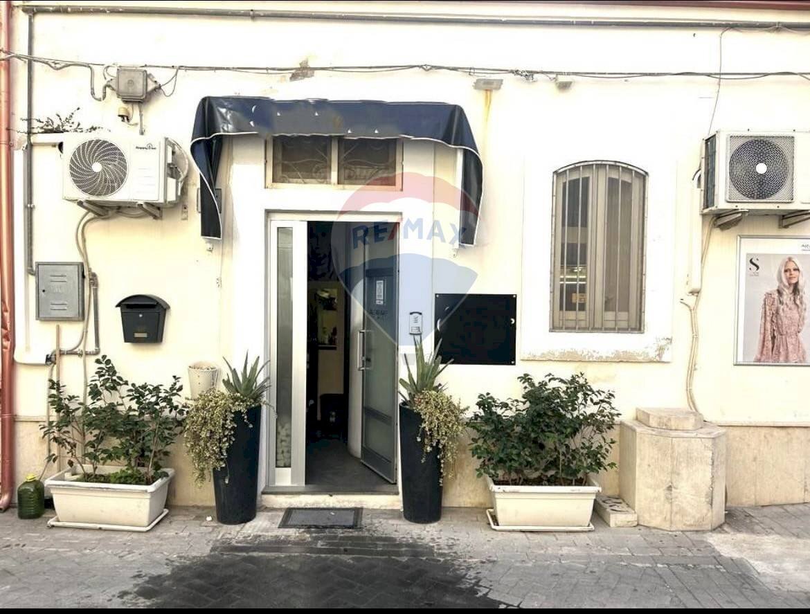 Casa all\'aperto - Locale Commerciale CORSO REGINA ELENA
 
74, Modica - foto 1