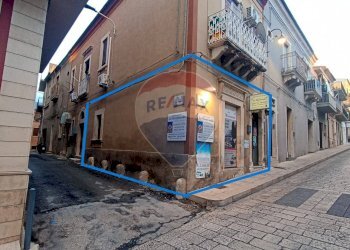 Edificio all\'aperto - Negozio via generale amato
 
45, Comiso - foto 1