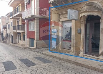 Edificio all\'aperto - Negozio via generale amato
 
45, Comiso - foto 2