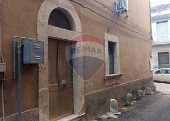 Edificio all\'aperto - Negozio via generale amato
 
45, Comiso - foto 10