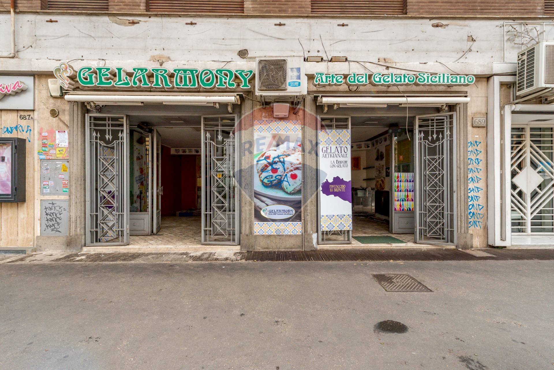 Edificio all\'aperto - Locale Commerciale Via Tuscolana
 
687, Roma - foto 1