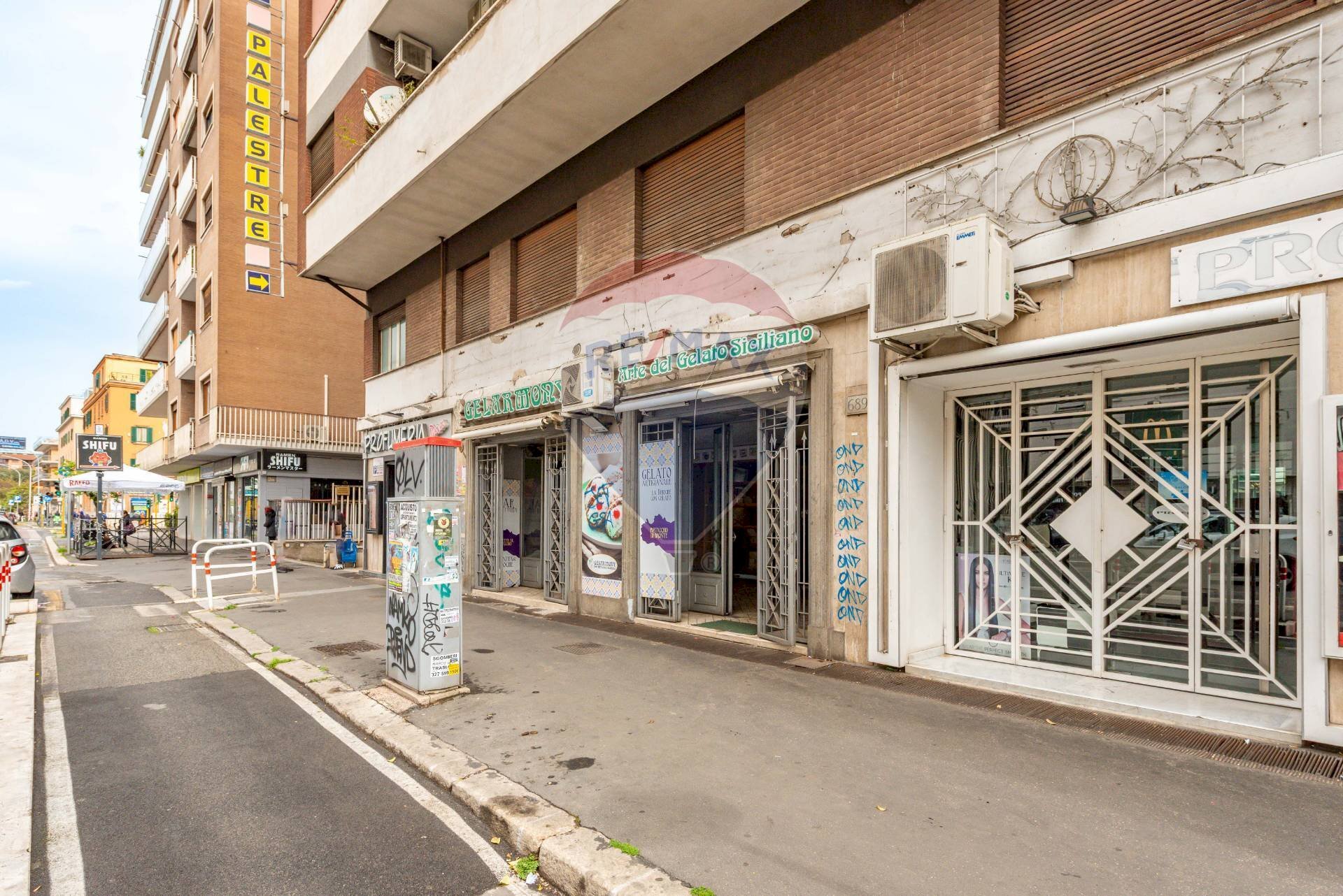 Edificio all\'aperto - Locale Commerciale Via Tuscolana
 
687, Roma - foto 3