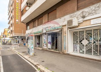 Edificio all\'aperto - Commercial Premises Via Tuscolana
 
687, Roma - photo 3