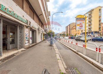 Edificio all\'aperto - Commercial Premises Via Tuscolana
 
687, Roma - photo 4