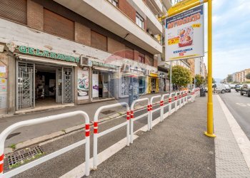Edificio all\'aperto - Commercial Premises Via Tuscolana
 
687, Roma - photo 5