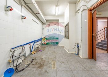 Terrazza - Commercial Premises Via Tuscolana
 
687, Roma - photo 12