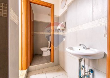 Bagno - Commercial Premises Via Tuscolana
 
687, Roma - photo 13