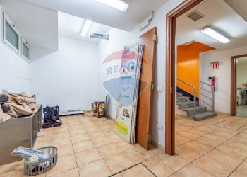 Hall / corridoio - Commercial Premises Via Tuscolana
 
687, Roma - photo 14